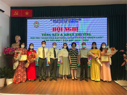 Hội nghị tổng kết và khen thưởng hội thi giáo viên dạy giỏi và hội thi gvcn lớp giỏi cấp tiểu học năm học 2019-2020